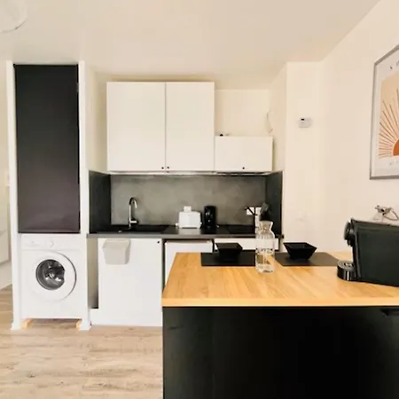 Apartment Bright Near The Port Of La Rochelle (Charente-Maritime)