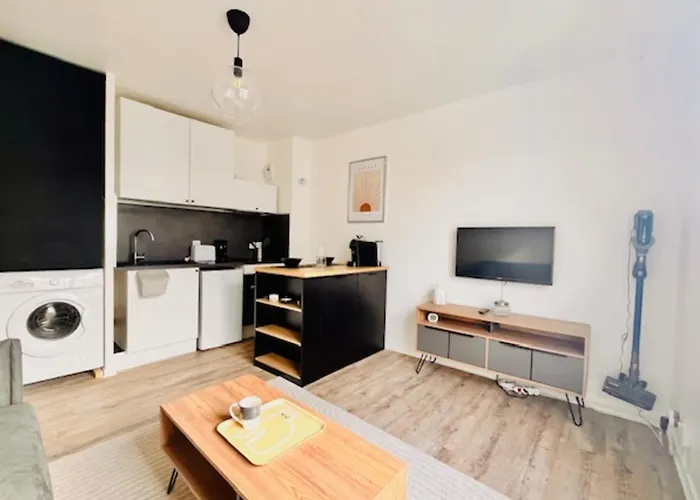 Bright Near The Port Of Appartement *